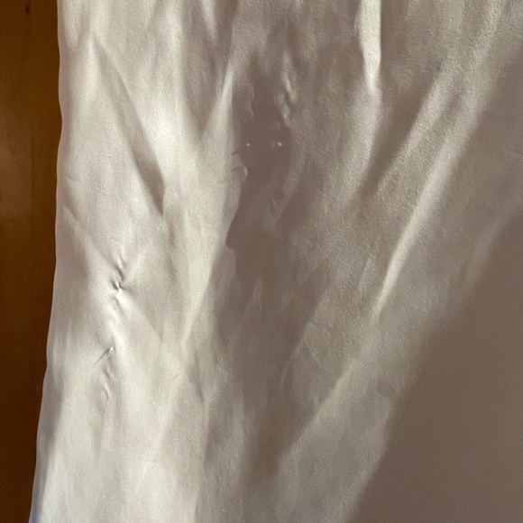 Beautiful sheer blouse 2 small snags on back LG - Picture 5 of 5